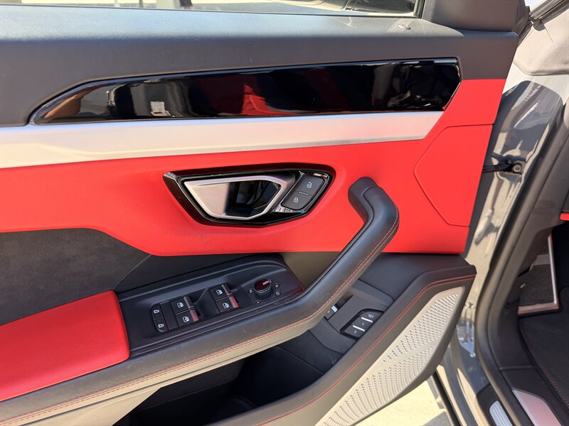 2021 Lamborghini Urus - Photo 39 - Canoga Park, CA 91303