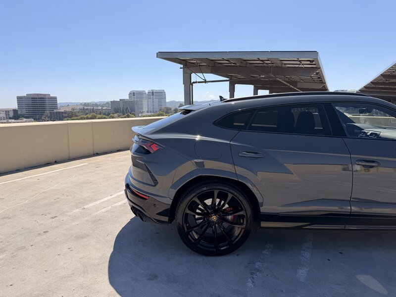 2021 Lamborghini Urus - Photo 8 - Canoga Park, CA 91303