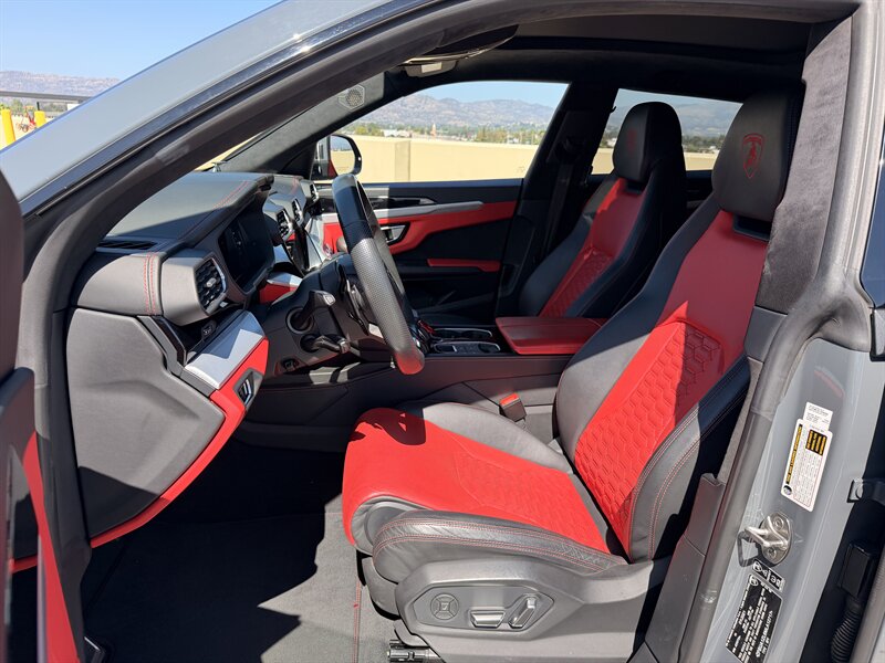 2021 Lamborghini Urus - Photo 26 - Canoga Park, CA 91303