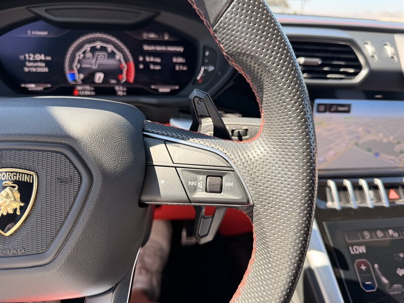 2021 Lamborghini Urus - Photo 53 - Canoga Park, CA 91303