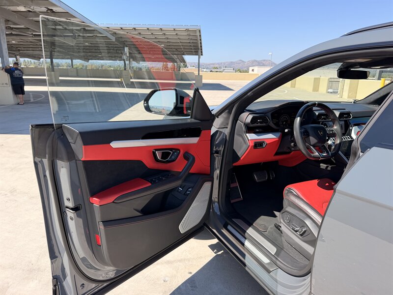 2021 Lamborghini Urus - Photo 25 - Canoga Park, CA 91303