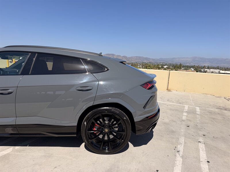 2021 Lamborghini Urus - Photo 4 - Canoga Park, CA 91303