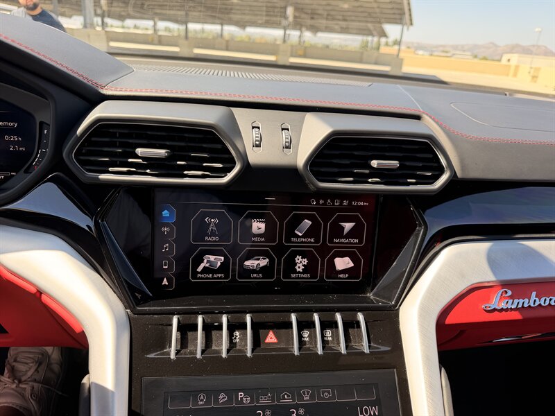 2021 Lamborghini Urus - Photo 47 - Canoga Park, CA 91303