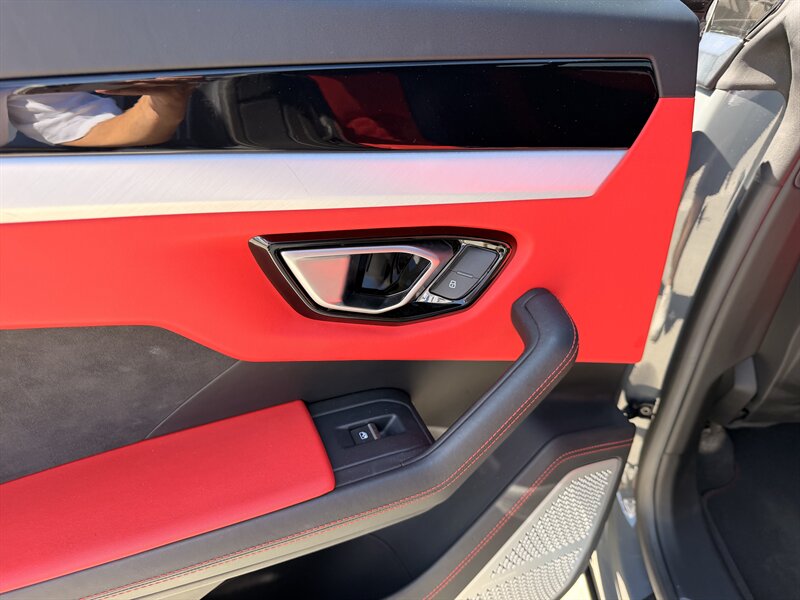 2021 Lamborghini Urus - Photo 33 - Canoga Park, CA 91303