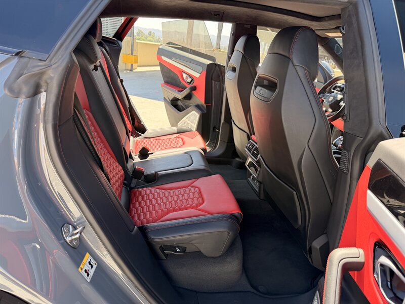 2021 Lamborghini Urus - Photo 30 - Canoga Park, CA 91303