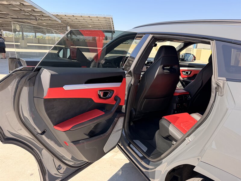 2021 Lamborghini Urus - Photo 27 - Canoga Park, CA 91303