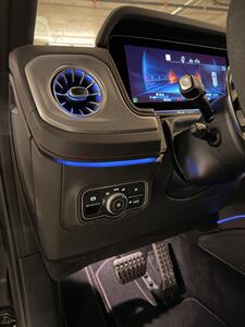 2025 Mercedes-Benz AMG G 63   - Photo 30 - Canoga Park, CA 91303