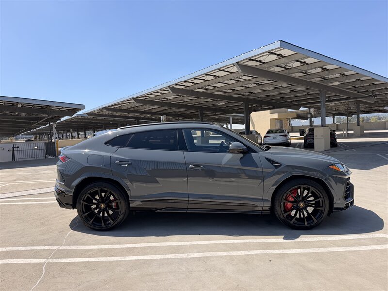 2021 Lamborghini Urus - Photo 5 - Canoga Park, CA 91303