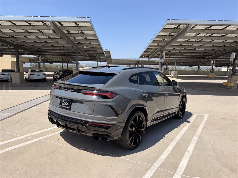 2021 Lamborghini Urus - Photo 4 - Canoga Park, CA 91303