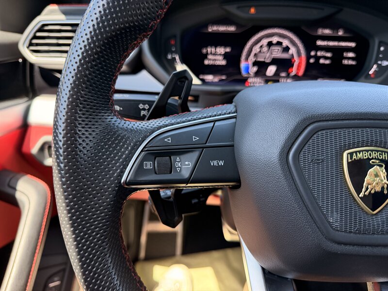 2021 Lamborghini Urus - Photo 41 - Canoga Park, CA 91303
