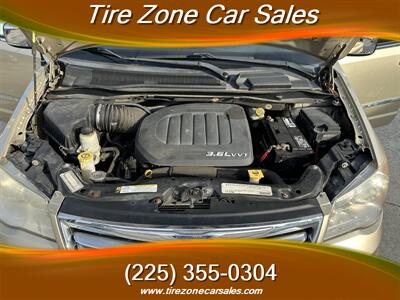 2011 Chrysler Town & Country Touring-L   - Photo 8 - Baton Rouge, LA 70805