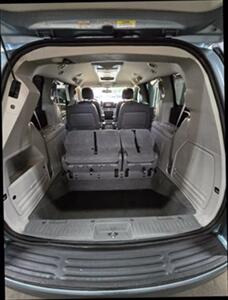 2010 Volkswagen Routan SE Minivan 4D   - Photo 23 - Chicago, IL 60641