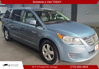 2010 Volkswagen Routan SE Minivan 4D   - Photo 1 - Chicago, IL 60641