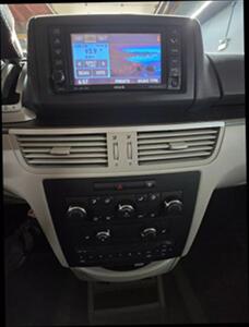 2010 Volkswagen Routan SE Minivan 4D   - Photo 12 - Chicago, IL 60641