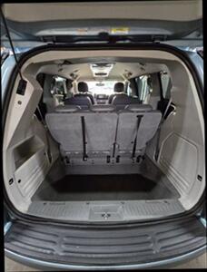 2010 Volkswagen Routan SE Minivan 4D   - Photo 24 - Chicago, IL 60641