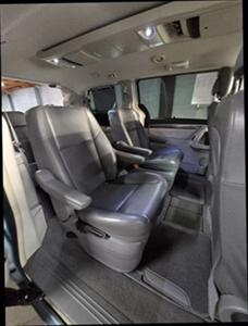 2010 Volkswagen Routan SE Minivan 4D   - Photo 20 - Chicago, IL 60641