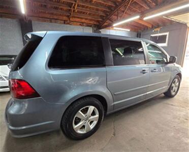 2010 Volkswagen Routan SE Minivan 4D   - Photo 6 - Chicago, IL 60641