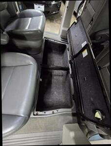 2010 Volkswagen Routan SE Minivan 4D   - Photo 27 - Chicago, IL 60641