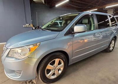 2010 Volkswagen Routan SE Minivan 4D   - Photo 3 - Chicago, IL 60641