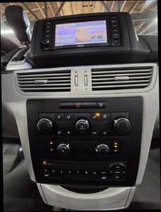 2010 Volkswagen Routan SE Minivan 4D   - Photo 26 - Chicago, IL 60641