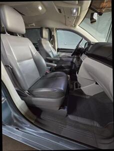 2010 Volkswagen Routan SE Minivan 4D   - Photo 18 - Chicago, IL 60641