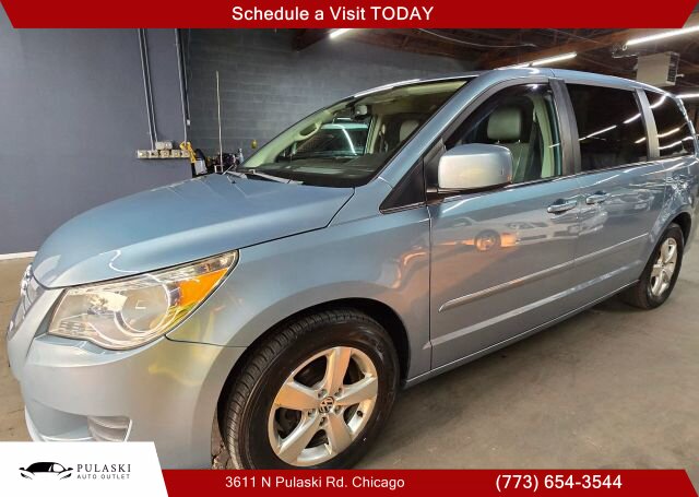 2010 Volkswagen Routan SE Minivan 4D - Photo 1 - Chicago, IL 60641