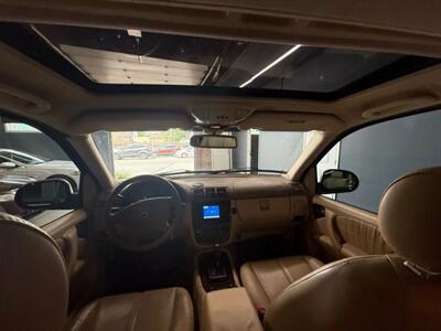 2000 Mercedes-Benz ML 430 Sport Utility 4D  SUV - Photo 9 - Chicago, IL 60641