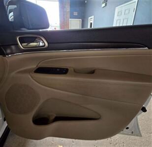 2014 Jeep Grand Cherokee Limited Sport Utility 4D   - Photo 13 - Chicago, IL 60641