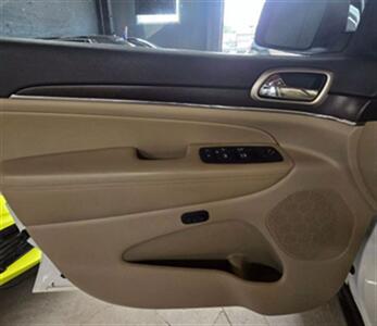 2014 Jeep Grand Cherokee Limited Sport Utility 4D   - Photo 11 - Chicago, IL 60641