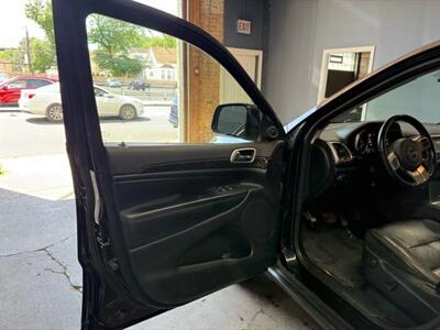 2012 Jeep Grand Cherokee Laredo Sport Utility 4D  Suv - Photo 13 - Chicago, IL 60641