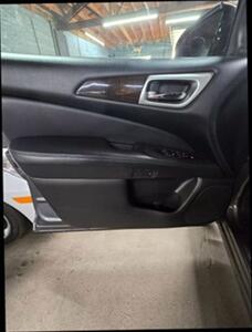 2015 Nissan Pathfinder SL Sport Utility 4D   - Photo 12 - Chicago, IL 60641