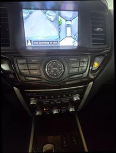 2015 Nissan Pathfinder SL Sport Utility 4D   - Photo 10 - Chicago, IL 60641