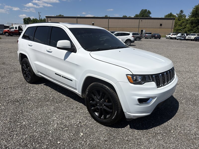 2019 Jeep Grand Cherokee Laredo  