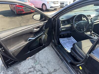 2017 Toyota Camry SE   - Photo 15 - Indianapolis, IN 46226