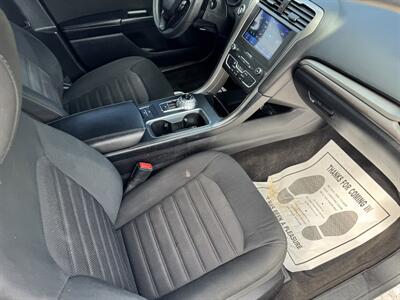 2020 Ford Fusion SE   - Photo 10 - Indianapolis, IN 46226