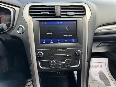 2020 Ford Fusion SE   - Photo 19 - Indianapolis, IN 46226