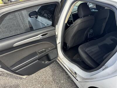 2020 Ford Fusion SE   - Photo 14 - Indianapolis, IN 46226