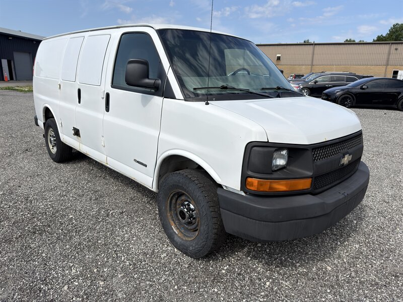2006 Chevrolet Express 3500   - Photo 1 - Indianapolis, IN 46226