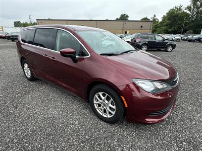 2017 Chrysler Pacifica LX   - Photo 1 - Indianapolis, IN 46226