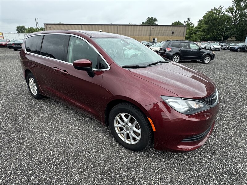 2017 Chrysler Pacifica LX - Photo 1 - Indianapolis, IN 46226