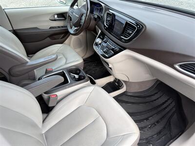 2019 Chrysler Pacifica Touring L Plus   - Photo 10 - Indianapolis, IN 46226