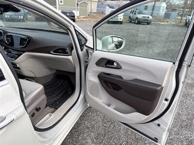 2019 Chrysler Pacifica Touring L Plus   - Photo 9 - Indianapolis, IN 46226
