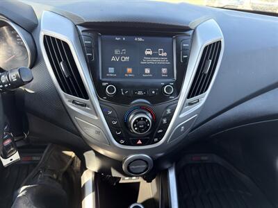 2017 Hyundai VELOSTER   - Photo 17 - Indianapolis, IN 46226