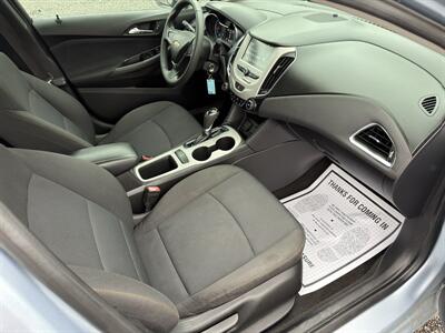 2017 Chevrolet Cruze LS Auto   - Photo 10 - Indianapolis, IN 46226