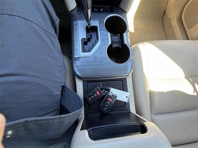2014 Toyota Camry Hybrid XLE - Photo 19 - Indianapolis, IN 46226
