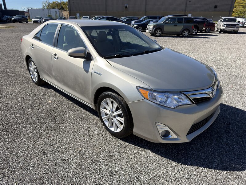 2014 Toyota Camry Hybrid XLE   - Photo 1 - Indianapolis, IN 46226