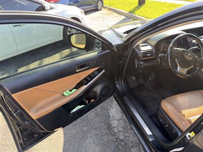 2018 Lexus IS 300   - Photo 15 - Indianapolis, IN 46226