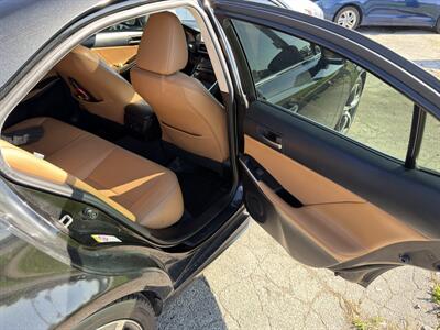 2018 Lexus IS 300   - Photo 11 - Indianapolis, IN 46226