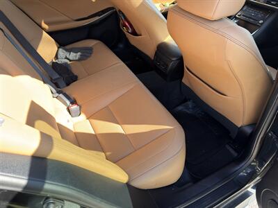 2018 Lexus IS 300   - Photo 12 - Indianapolis, IN 46226