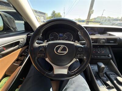 2018 Lexus IS 300   - Photo 17 - Indianapolis, IN 46226